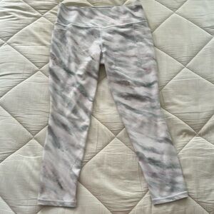 Athleta Salutation Stash Pocket 11 7/8 Tight